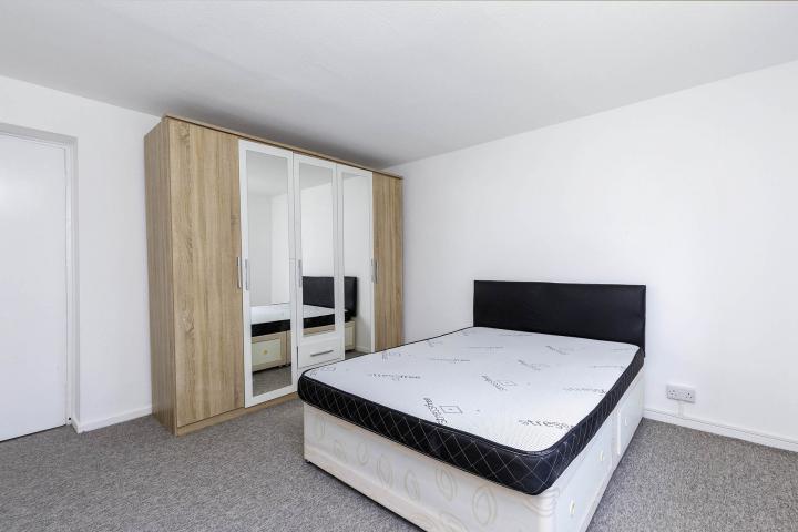 			3 Bedroom, 1 bath, 1 reception Flat			 Ravenshaw Street, West Hampstead